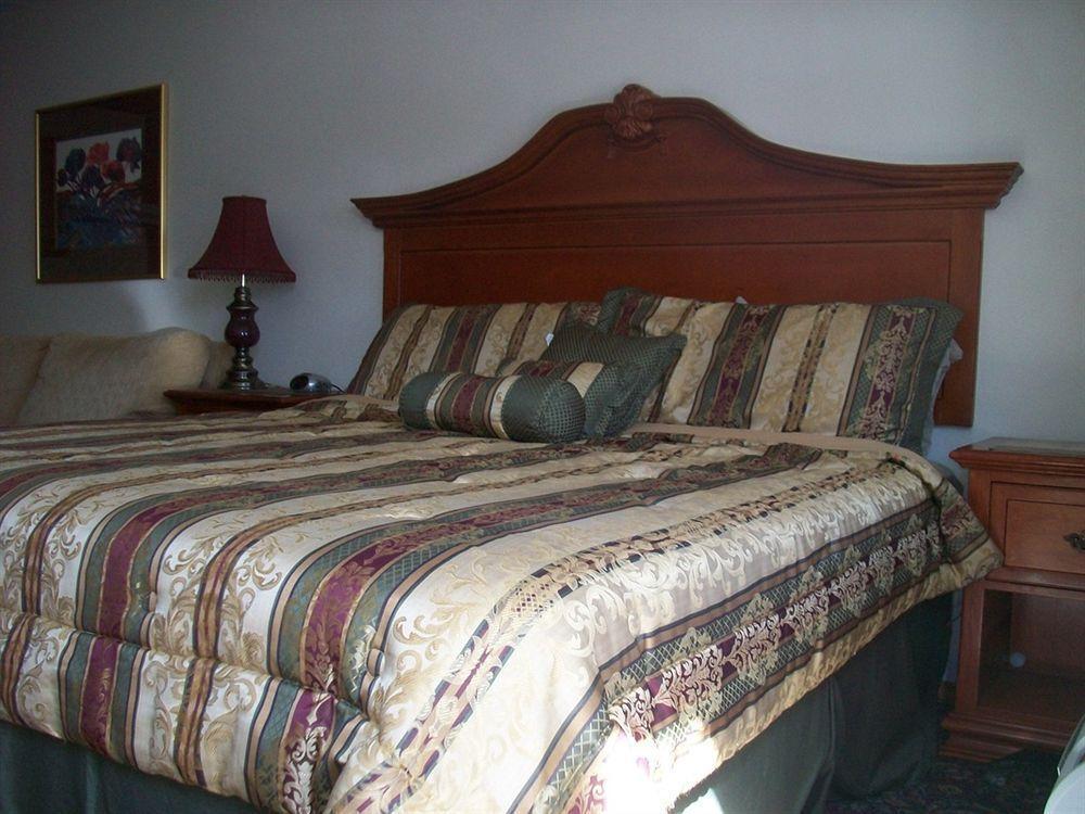 Shady Acre Inn And Suites Branson West Exteriör bild