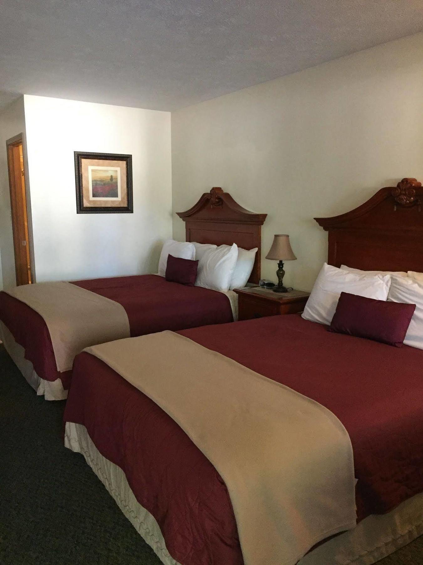 Shady Acre Inn And Suites Branson West Exteriör bild